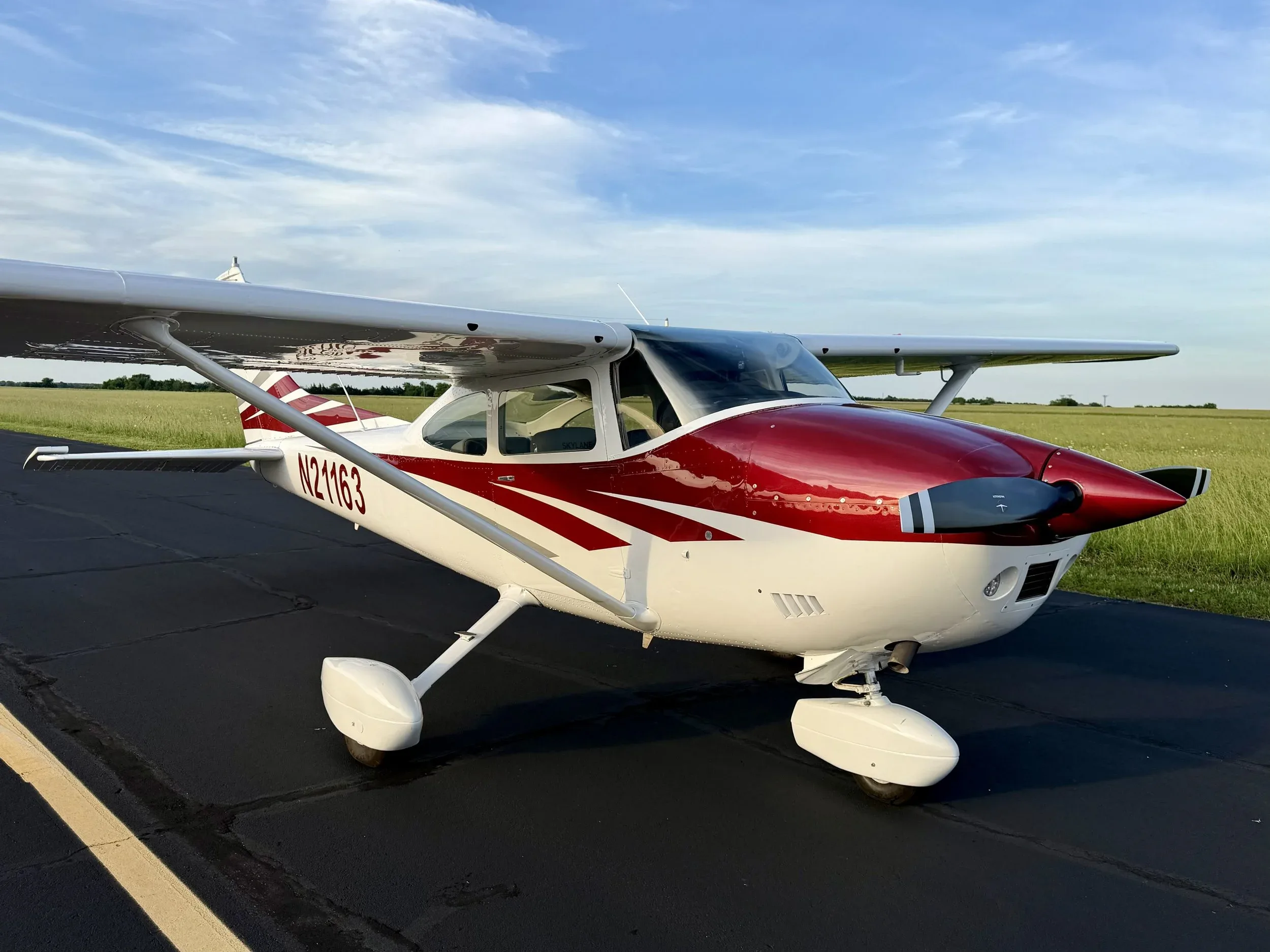 Exterior view of a 1972 Zane Co Aero 182P SKYLANE, N21163.