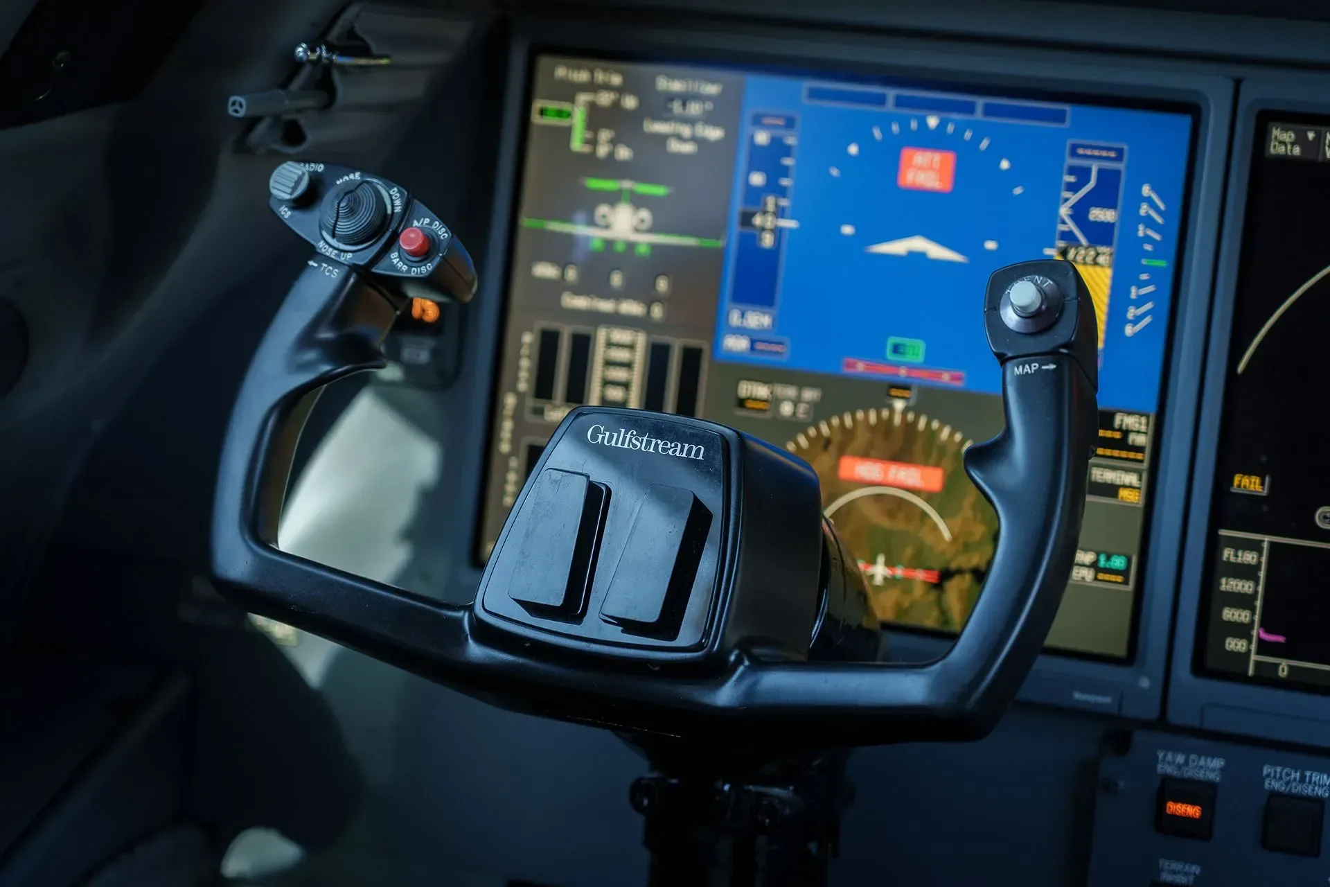 Cockpit and instrument panel of a 2005 Gulfstream G350.