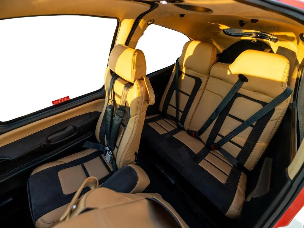 Cabin interior of a 2021 CIRRUS SR22-G6.