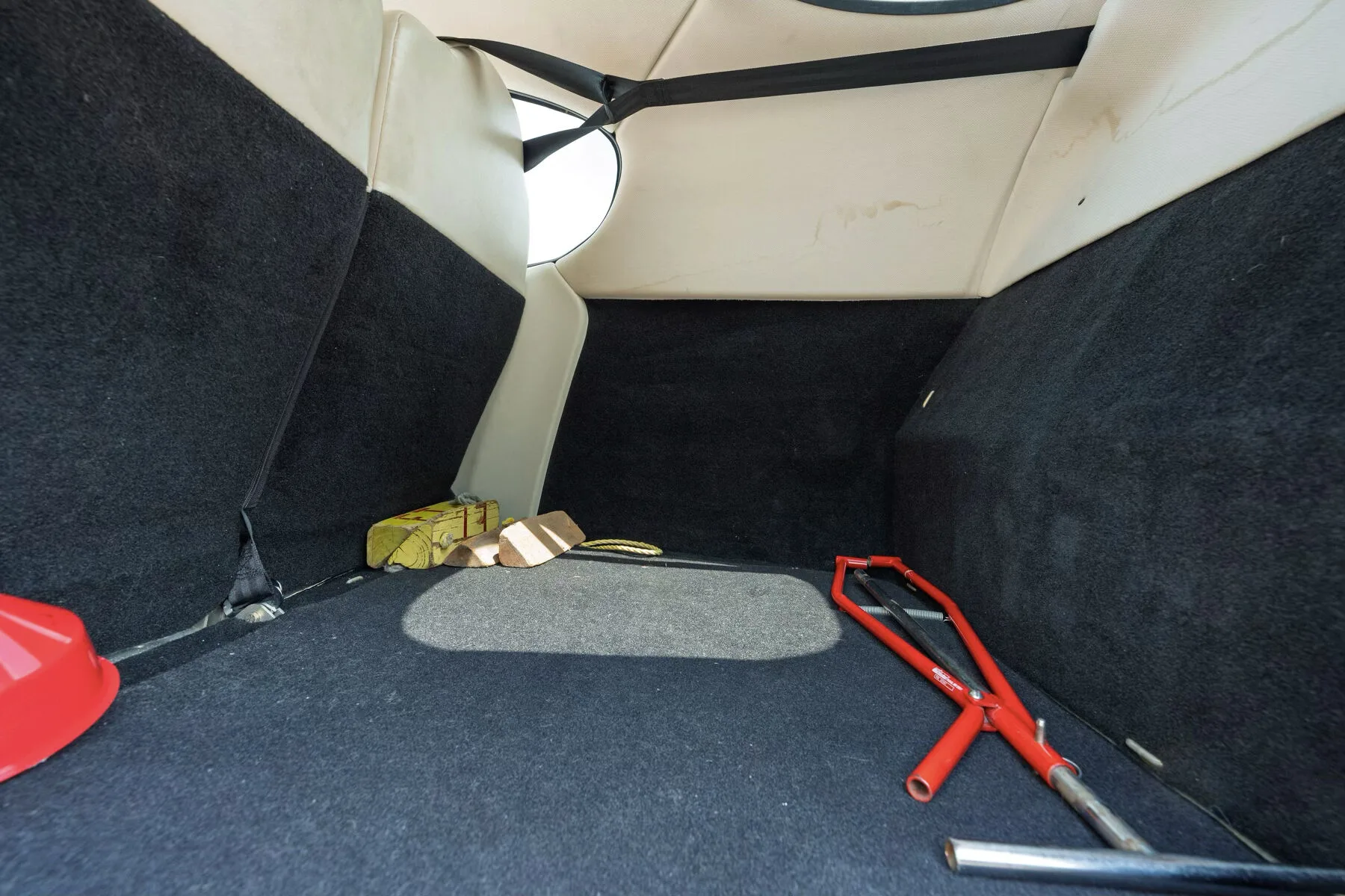 Cabin interior of a 2006 Cirrus SR22-G2 GTS.