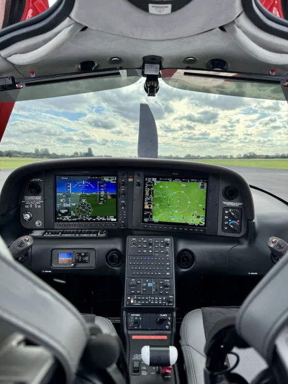 Cockpit and instrument panel of a 2021 Cirrus SR22T G6 GTS.