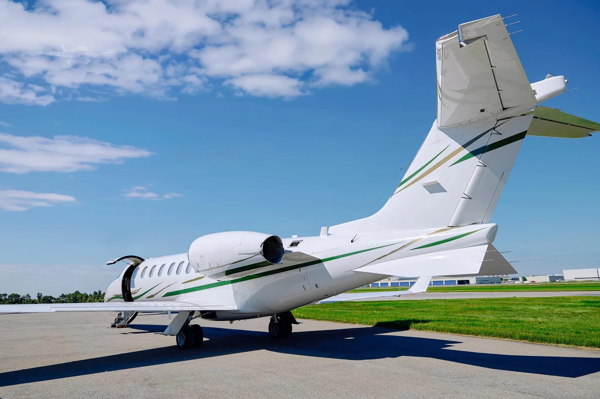 Exterior view of a 2011 LEARJET 45XR.