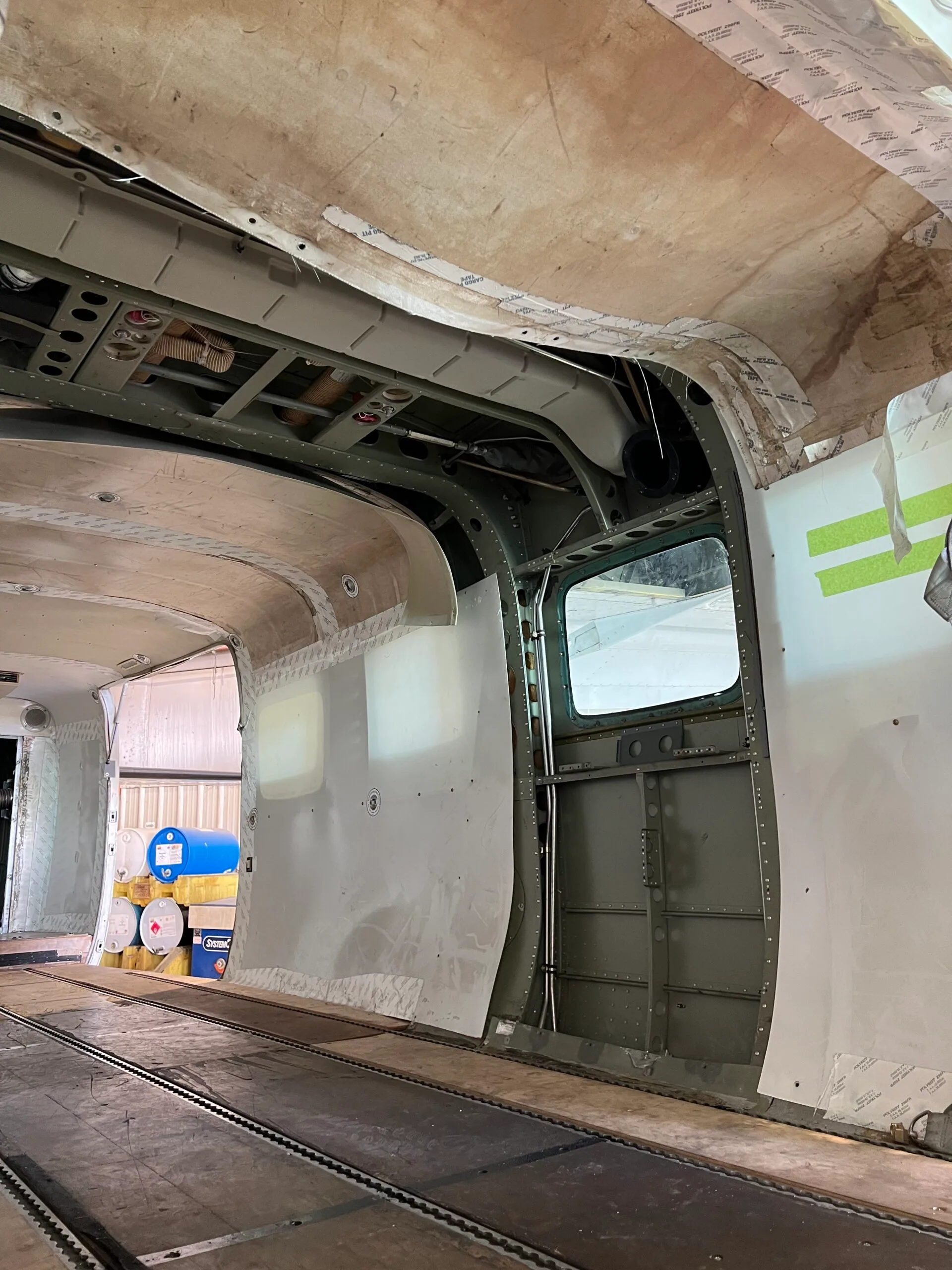 Exterior view of a 2000 Cessna 208B Super Cargomaster, N220XW.