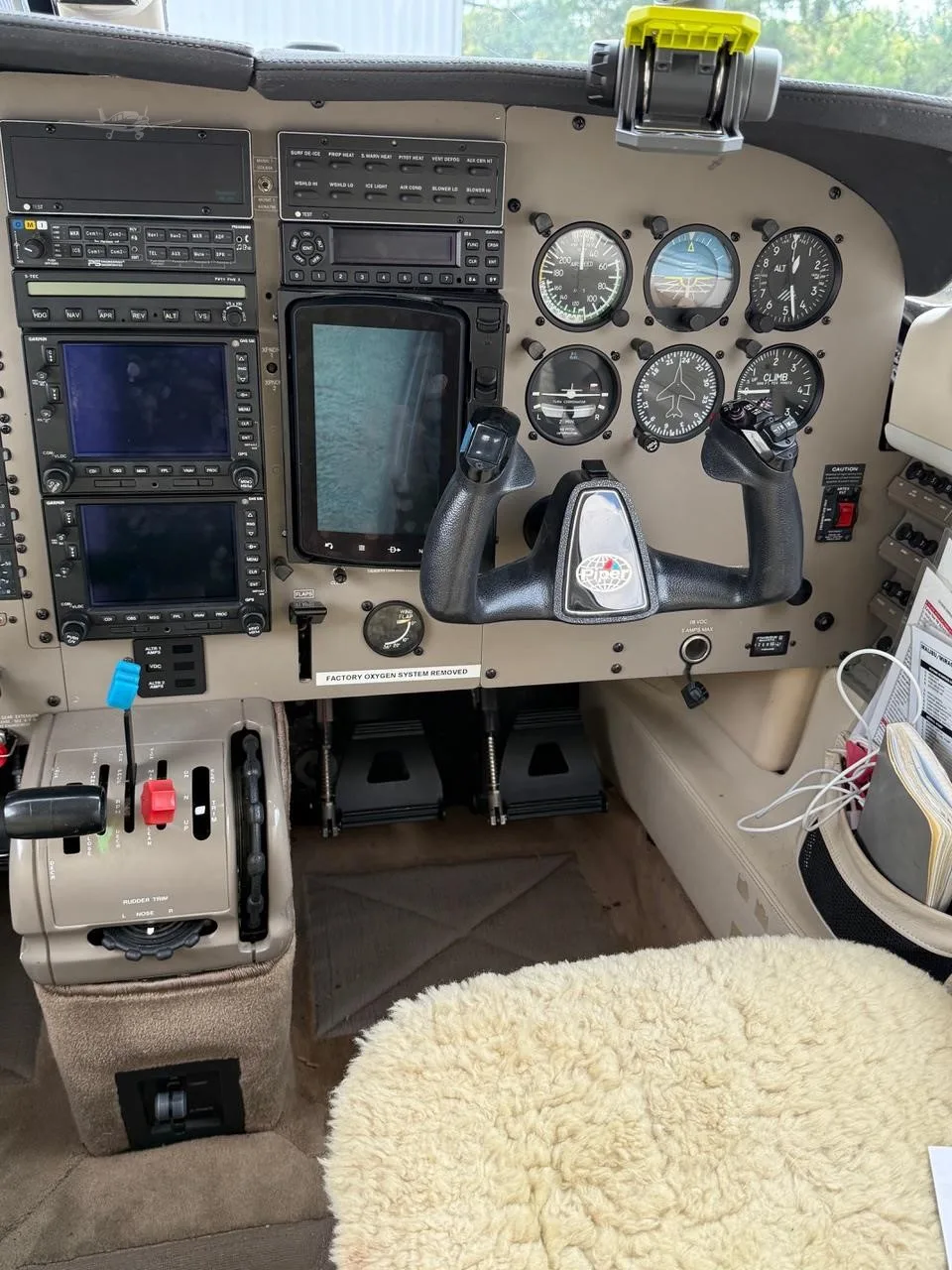 Cockpit and instrument panel of a 2002 PIPER MALIBU MIRAGE.
