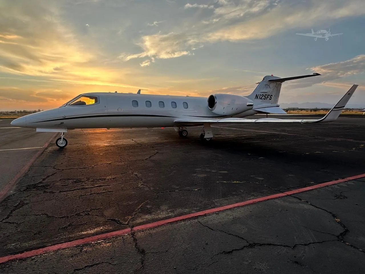 Exterior view of a 1996 LEARJET 31A.