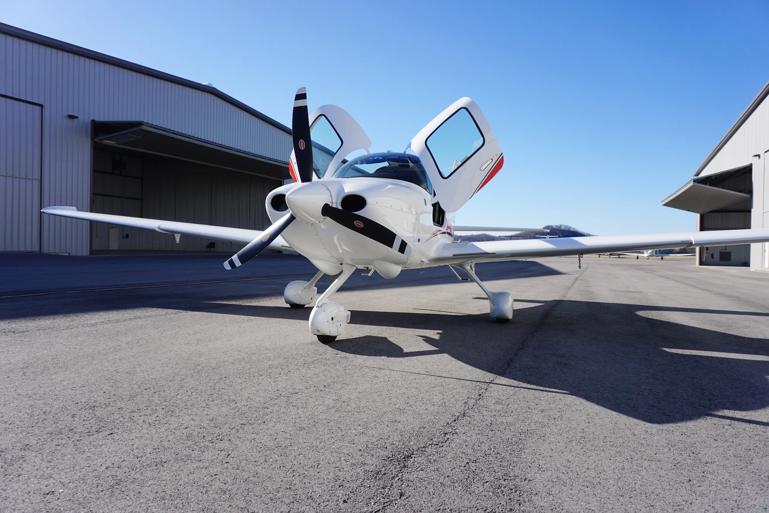 Exterior view of a 2020 Cirrus SR20 G6.