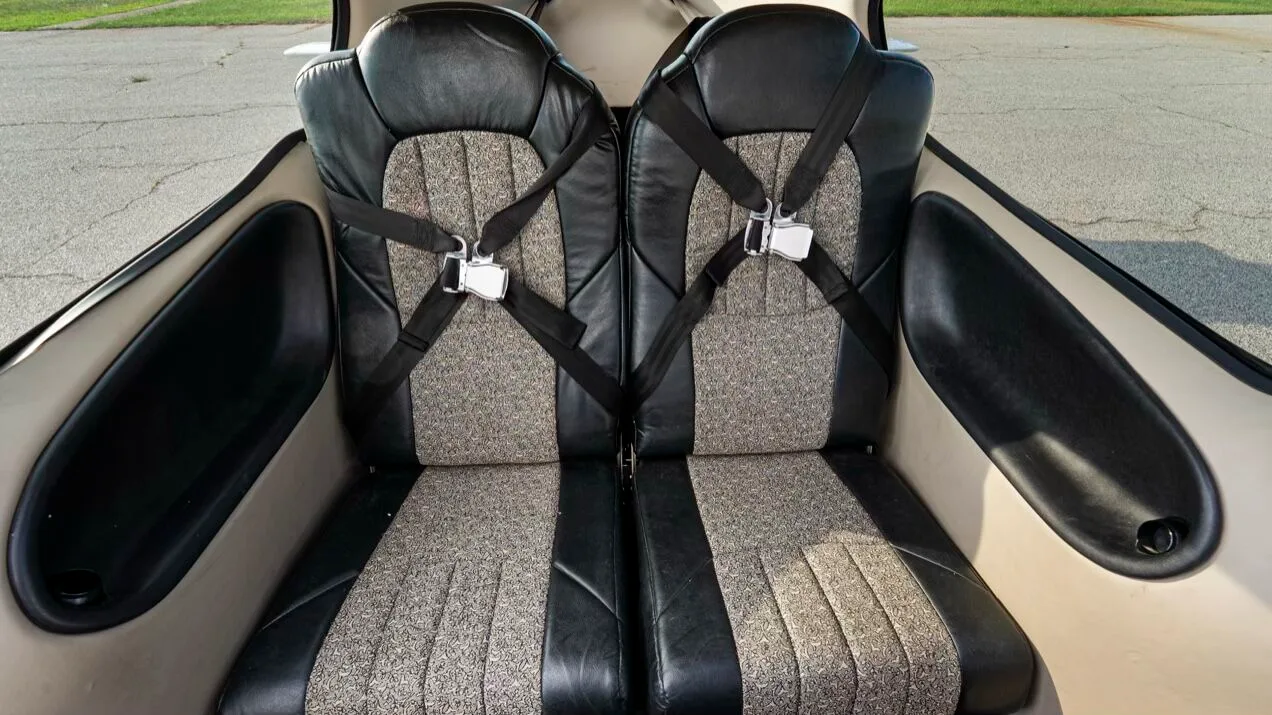Cabin interior of a 2007 Cirrus SR20-G2.