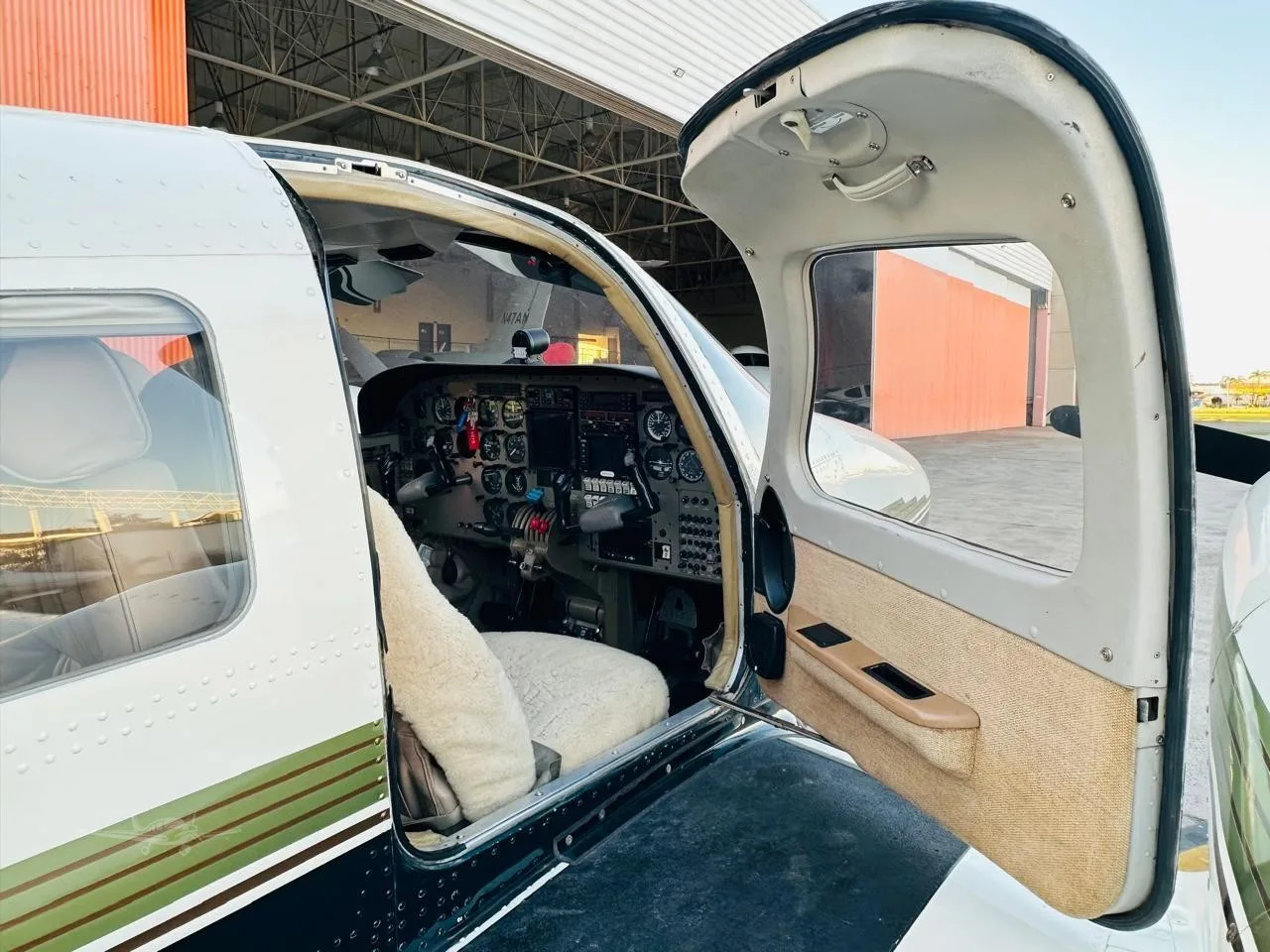 Cabin interior of a 1994 PIPER SENECA IV.
