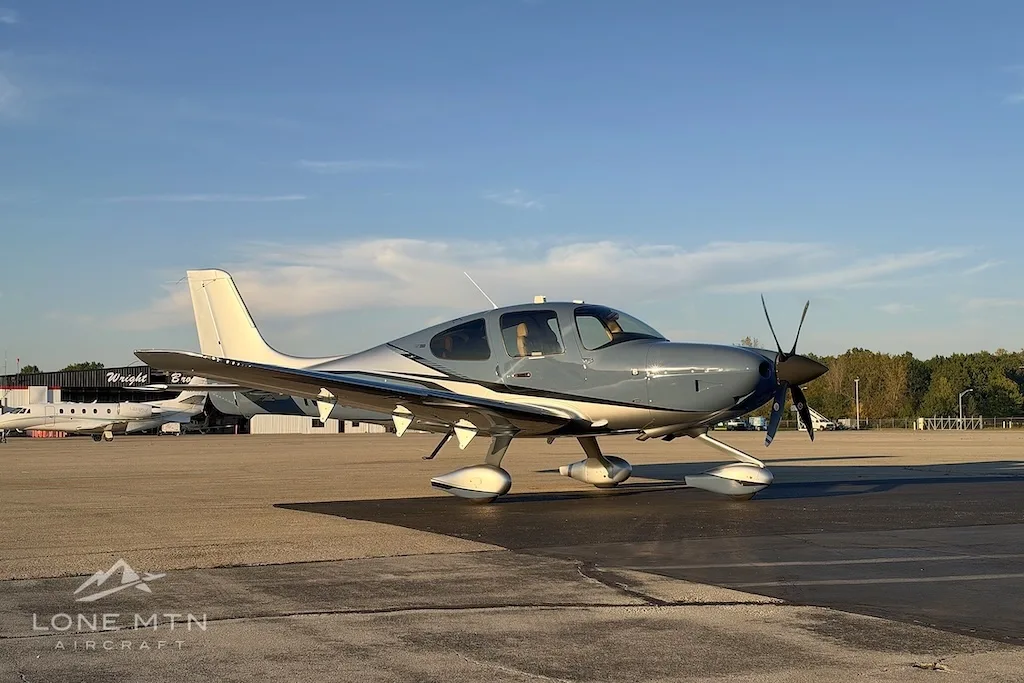 Exterior view of a 2024 Cirrus SR22T G7, N142P.