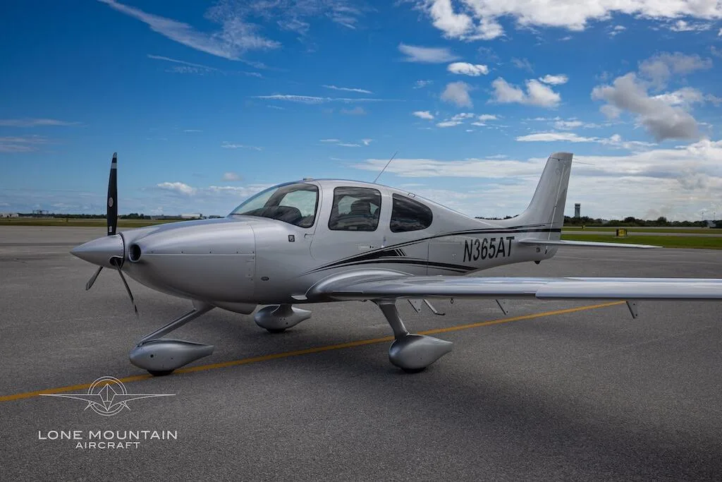 Exterior view of a 2023 Cirrus SR20 G6.