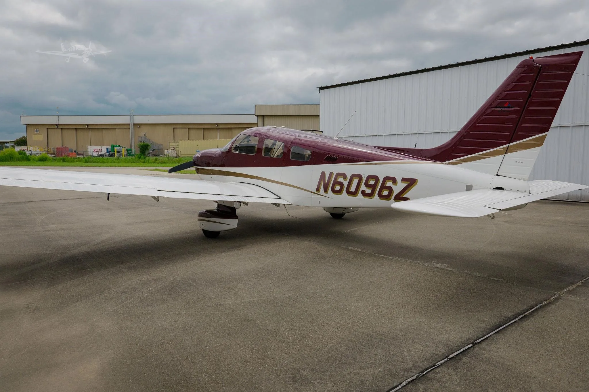 Exterior view of a 2010 PIPER ARCHER III, N6096Z.