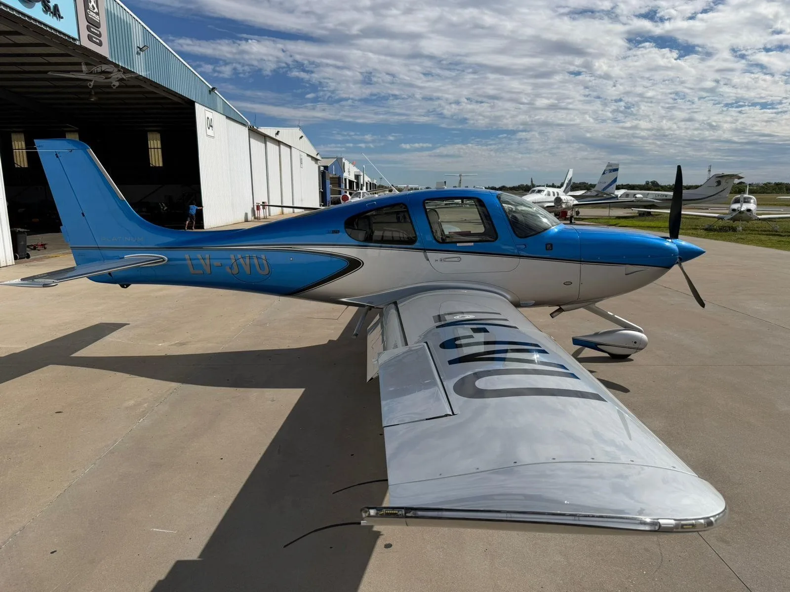 Exterior view of a 2021 CIRRUS SR22-G6, LV-JVU.