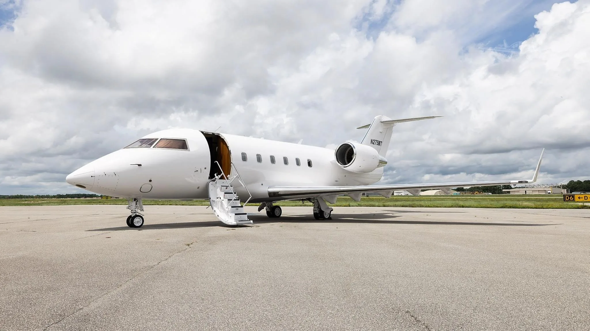 Exterior view of a 1983 BOMBARDIER CHALLENGER 601-1A, N275MT.