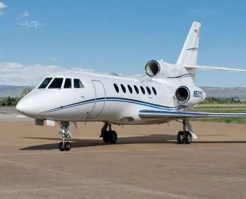 Exterior view of a 1999 DASSAULT FALCON 50EX, N522EE.