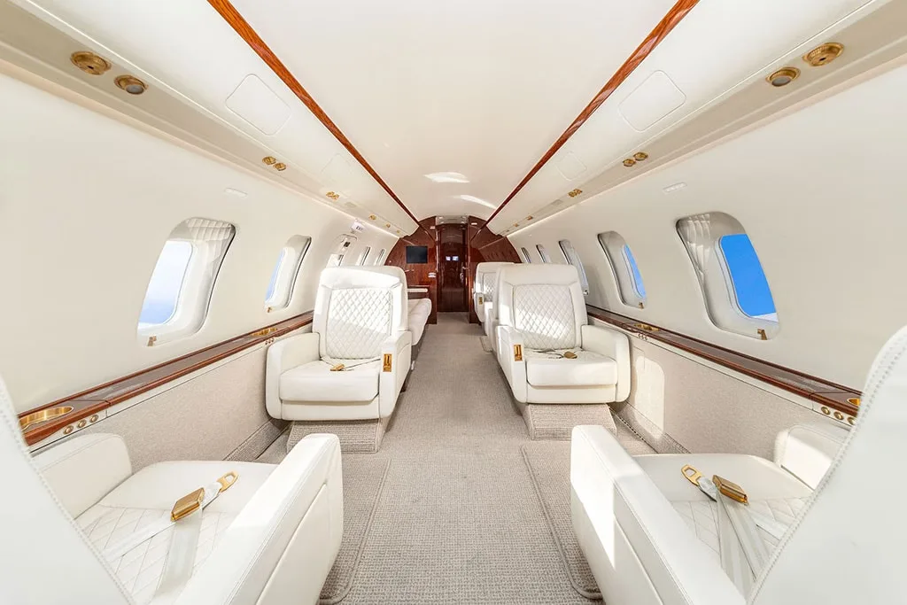 Cabin interior of a 2010 Bombardier Challenger 605 (SN 5843).