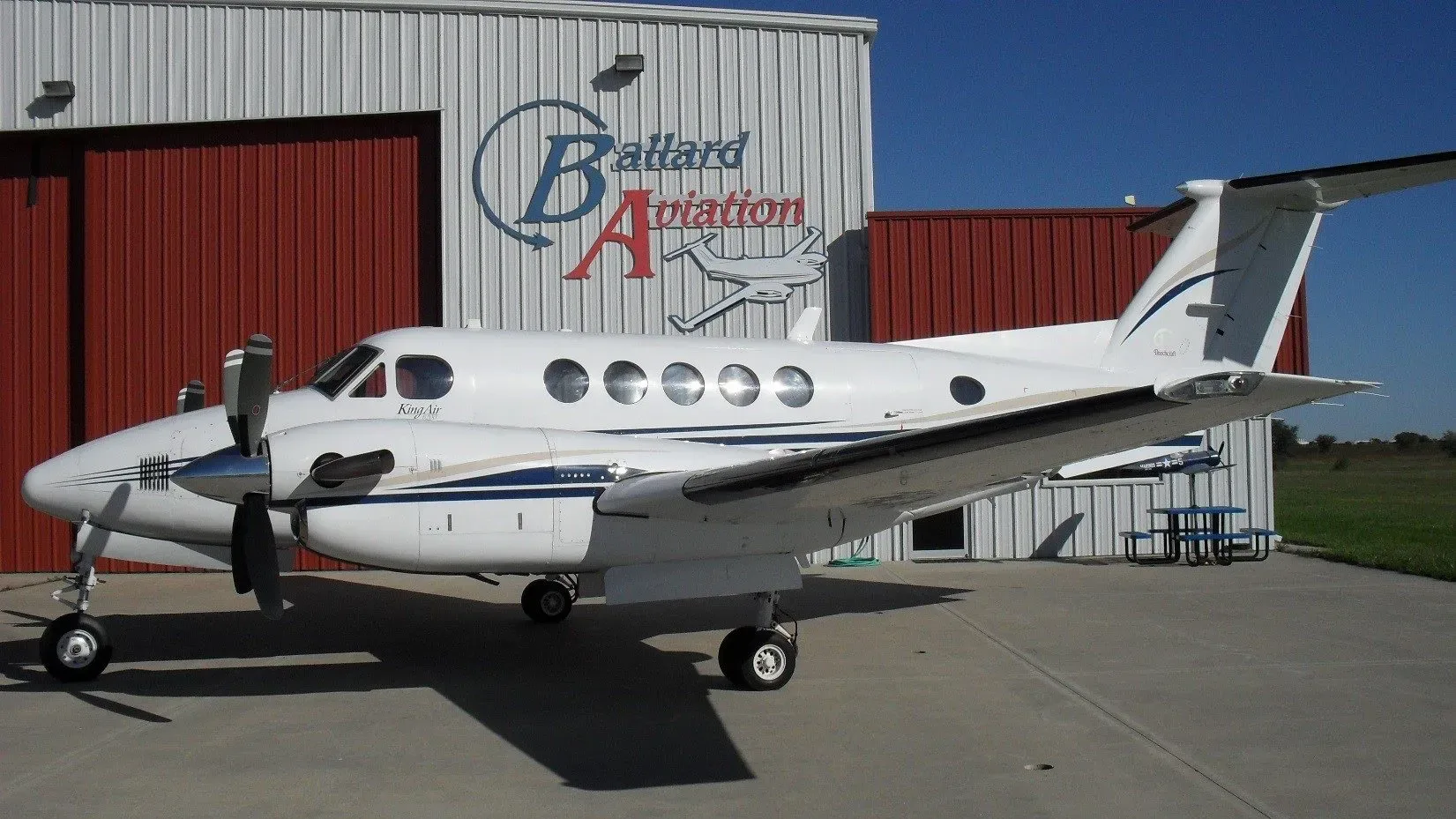 Exterior view of a 1994 Beechcraft King Air B200 -42’s Garmin G-1000 Raisbeck.
