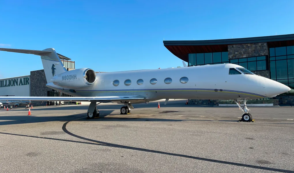 Cabin interior of a 2001 Gulfstream GIV-SP.