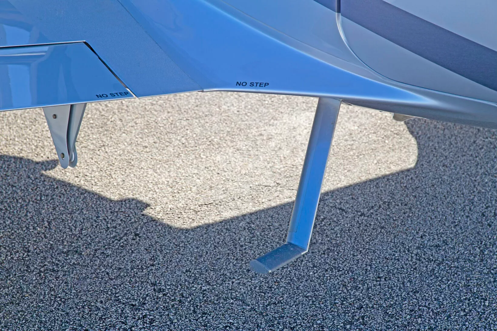 Exterior view of a 2014 Cirrus SR22-G5 GTS, N267PK.