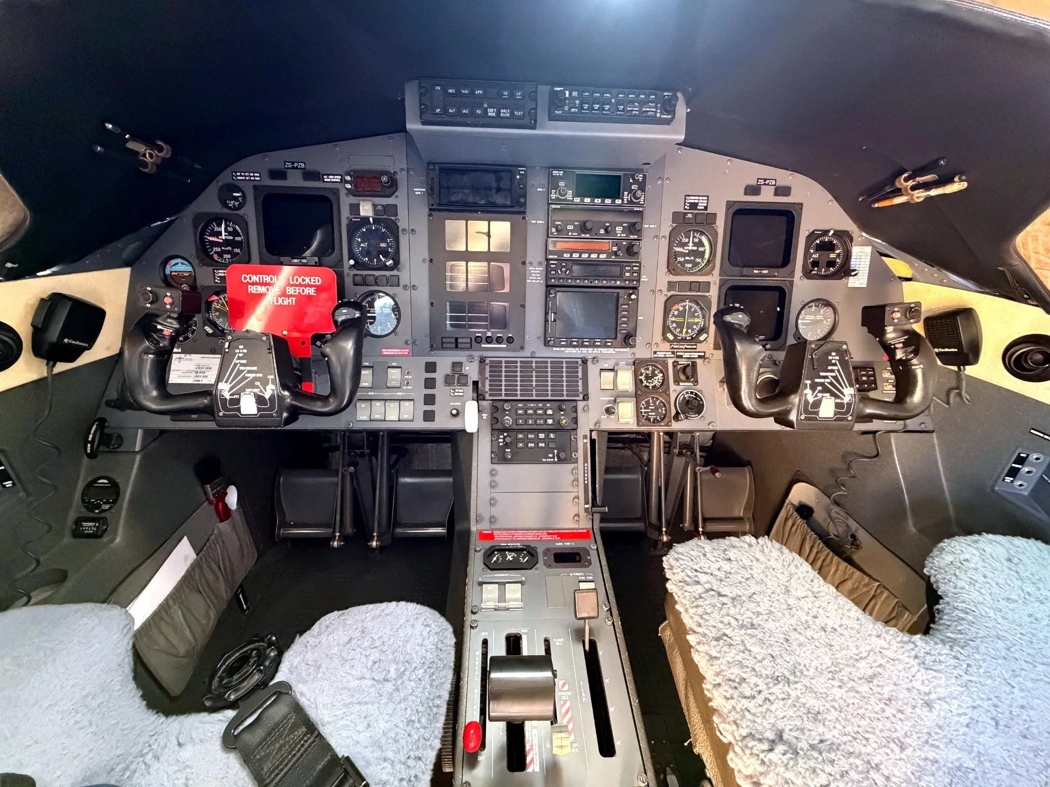 Cockpit and instrument panel of a 2003 PILATUS PC-12/45.