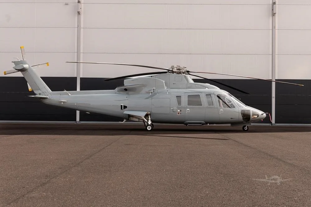 Exterior view of a 2000 SIKORSKY S-76C++.