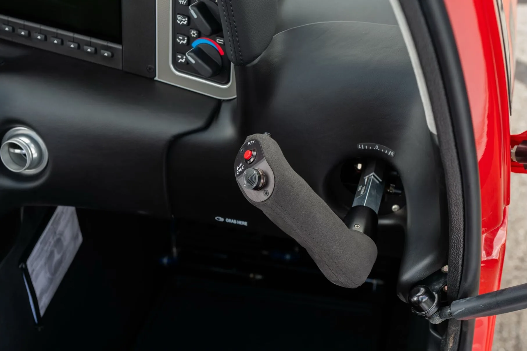 Avionics suite of a 2023 Cirrus SR20-G6 Premium.