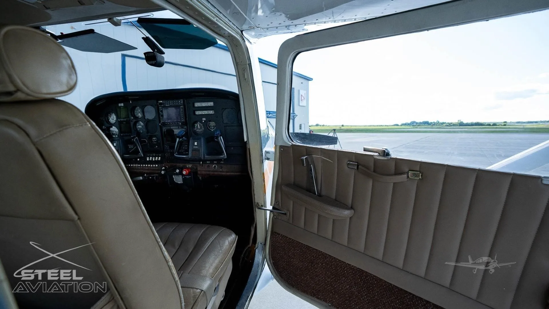Exterior view of a 1979 CESSNA 182Q SKYLANE, N97875.