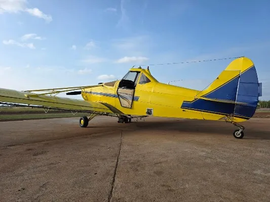 Exterior view of a 1976 Piper Pawnee PA-25-235.