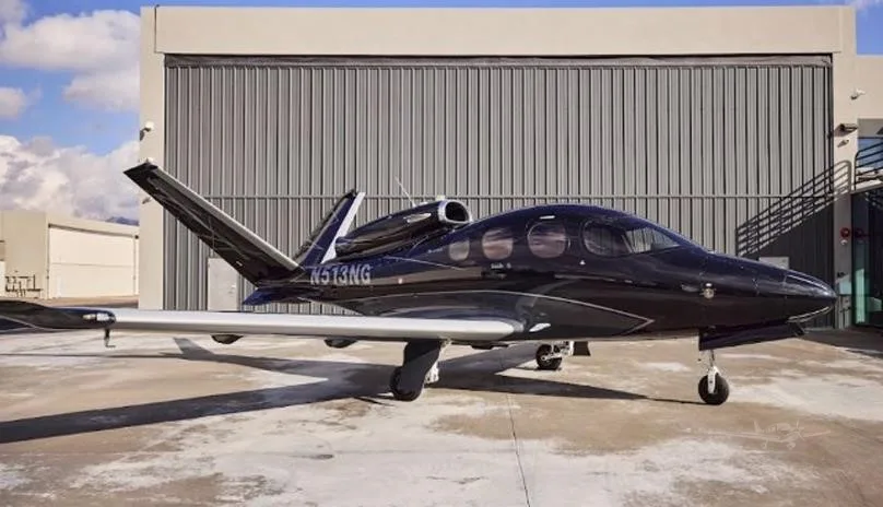 Exterior view of a 2023 CIRRUS VISION SF50-G2+, N513NG.