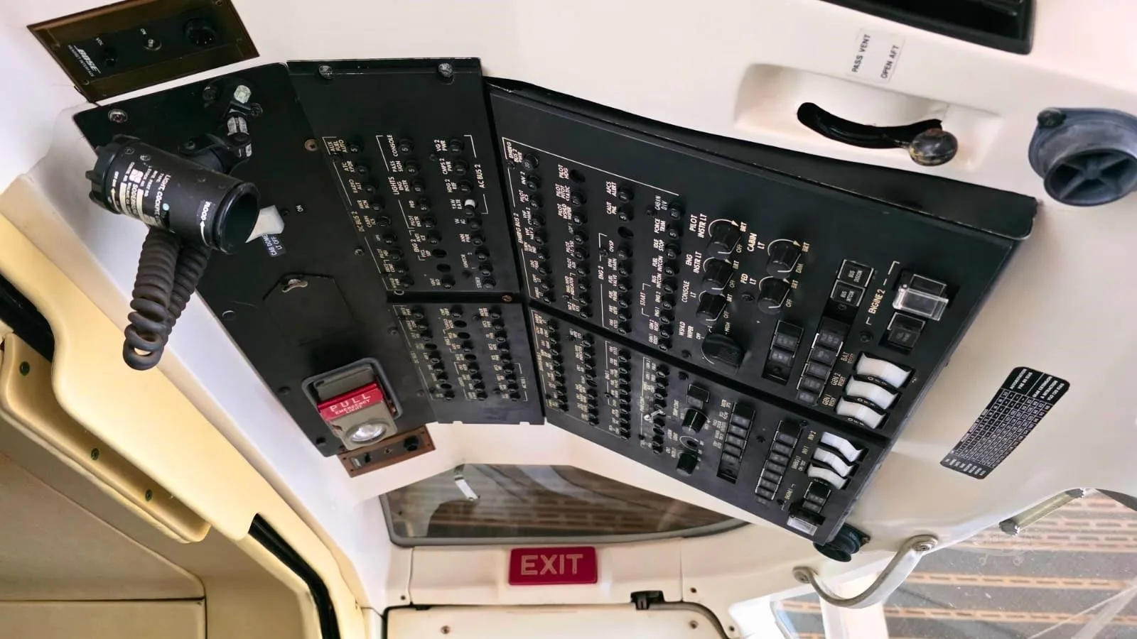 Avionics suite of a 1994 BELL 230.