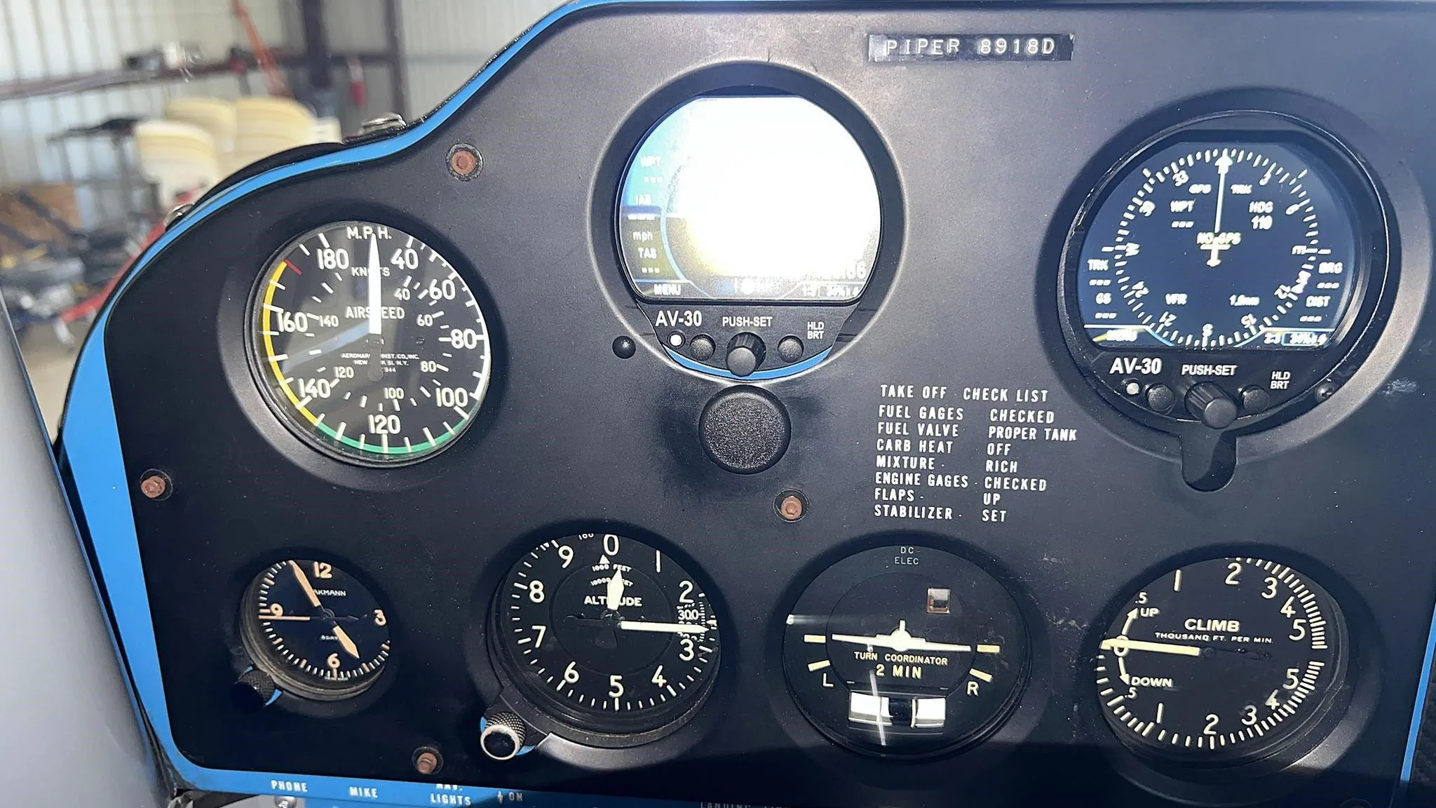 Cockpit and instrument panel of a 1958 Piper PA-22-160 Tri-Pacer.