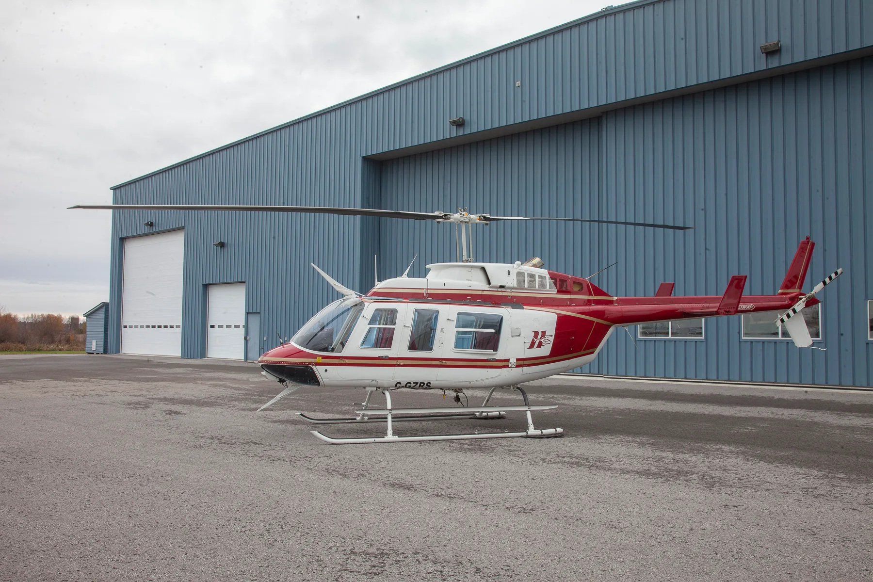 Exterior view of a 1985 Bell 206L3 51146, C-GZRS.