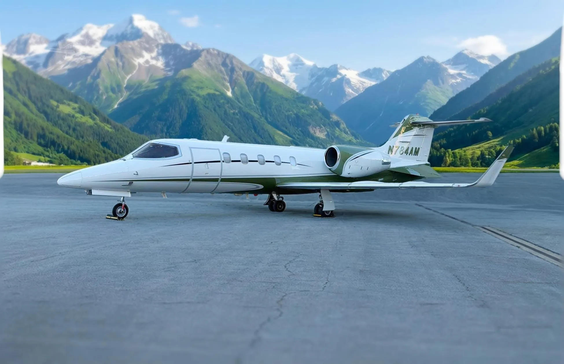 Exterior view of a 1995 LEARJET 31A, N784AM.