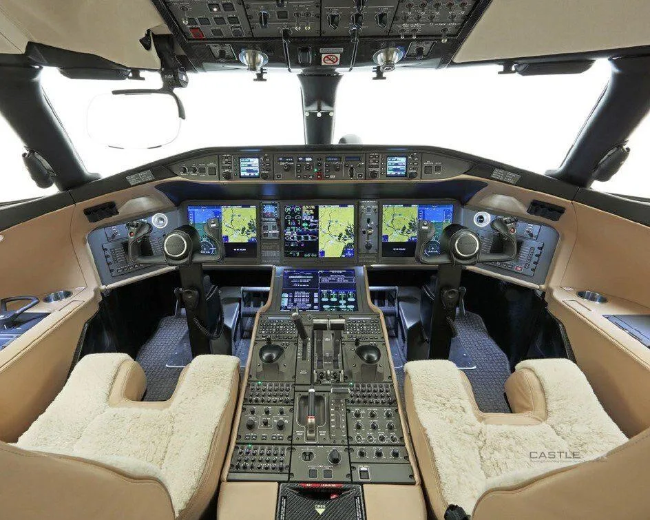 Cockpit and instrument panel of a 2013 BOMBARDIER GLOBAL 6000.