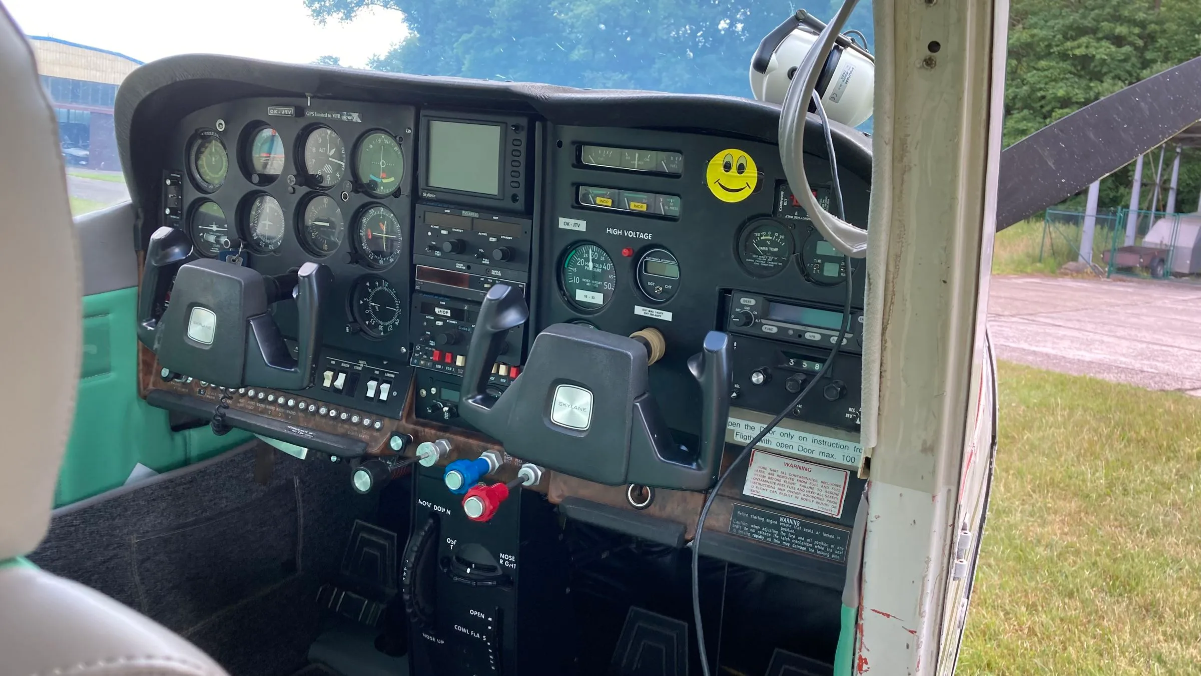 Cockpit and instrument panel of a 1975 Cessna 182 Skylane.