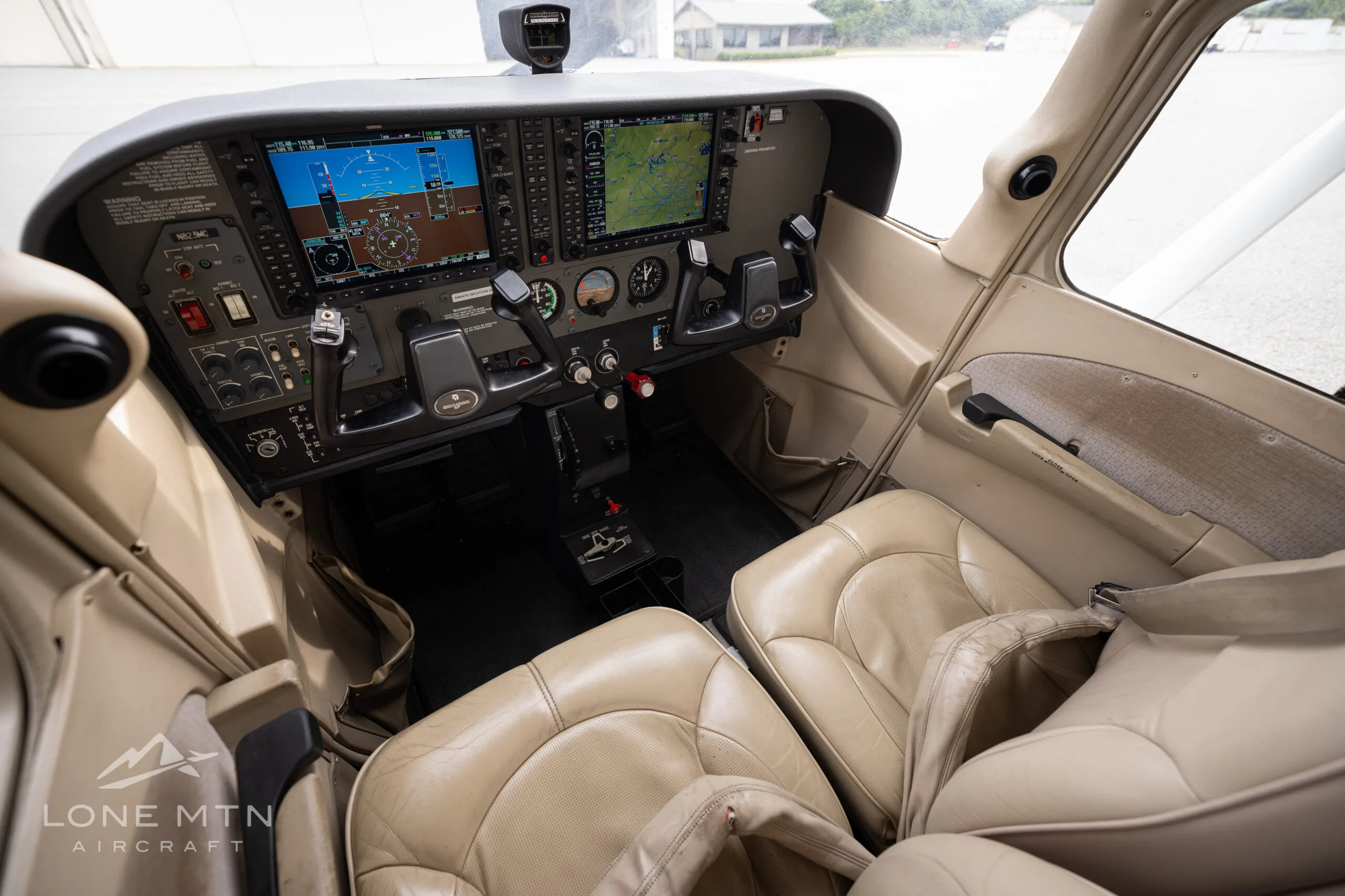 Cabin interior of a 2008 Cessna 172S.