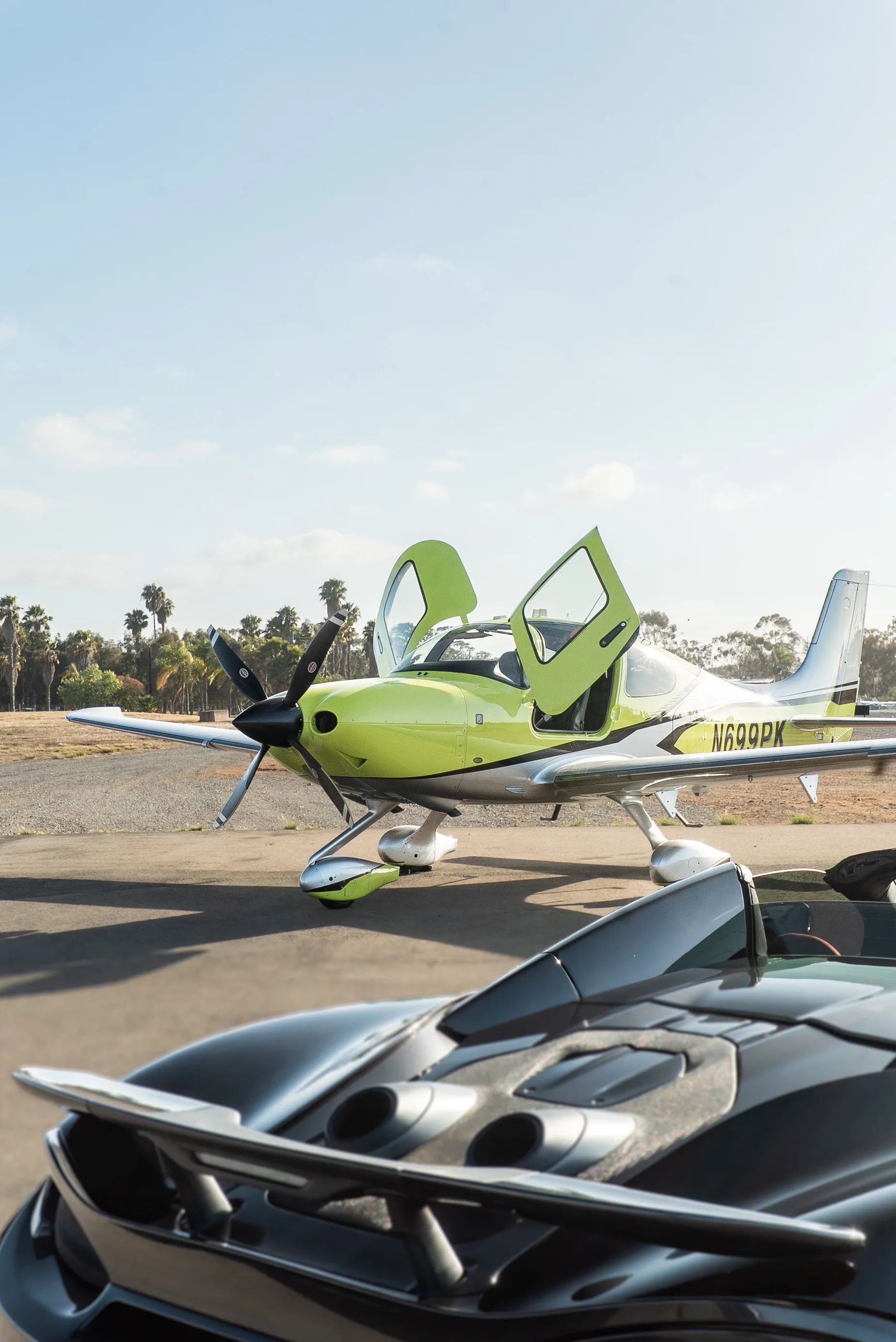 Exterior view of a 2024 Cirrus SR22-G7 Turbo, N711HQ.
