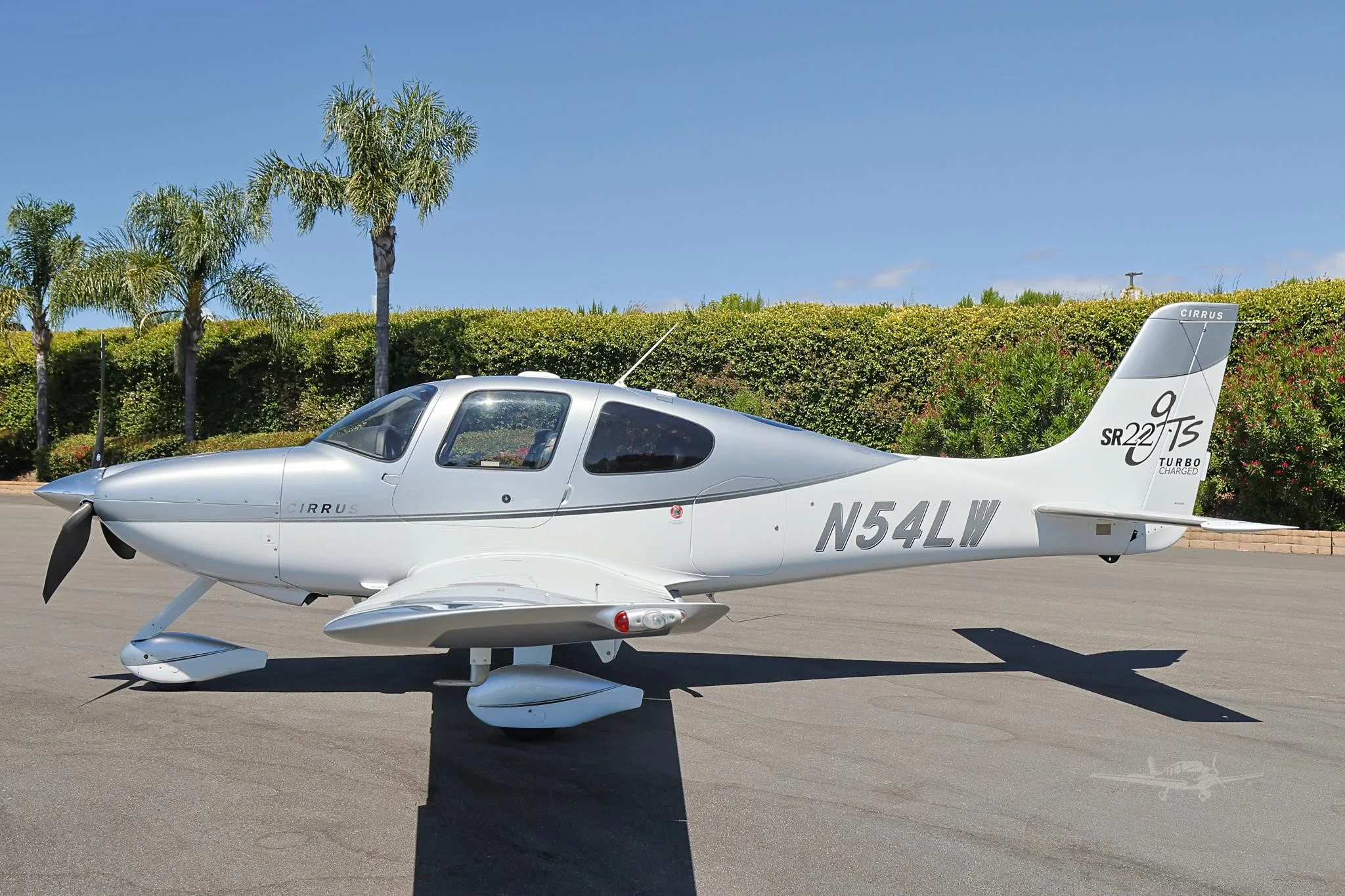 Exterior view of a 2007 CIRRUS SR22-G2 TURBO, N54LW.
