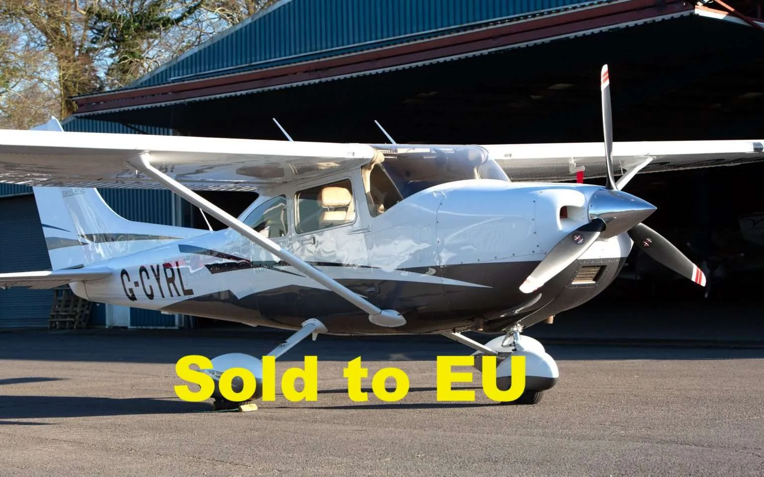 Exterior view of a 2011 Cessna 182-T Skylane.