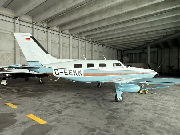 Exterior view of a 2007 Cessna turbo 182t 177.