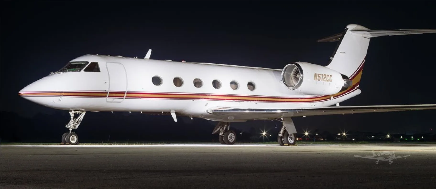 Exterior view of a 2001 GULFSTREAM GIVSP, N512CC.