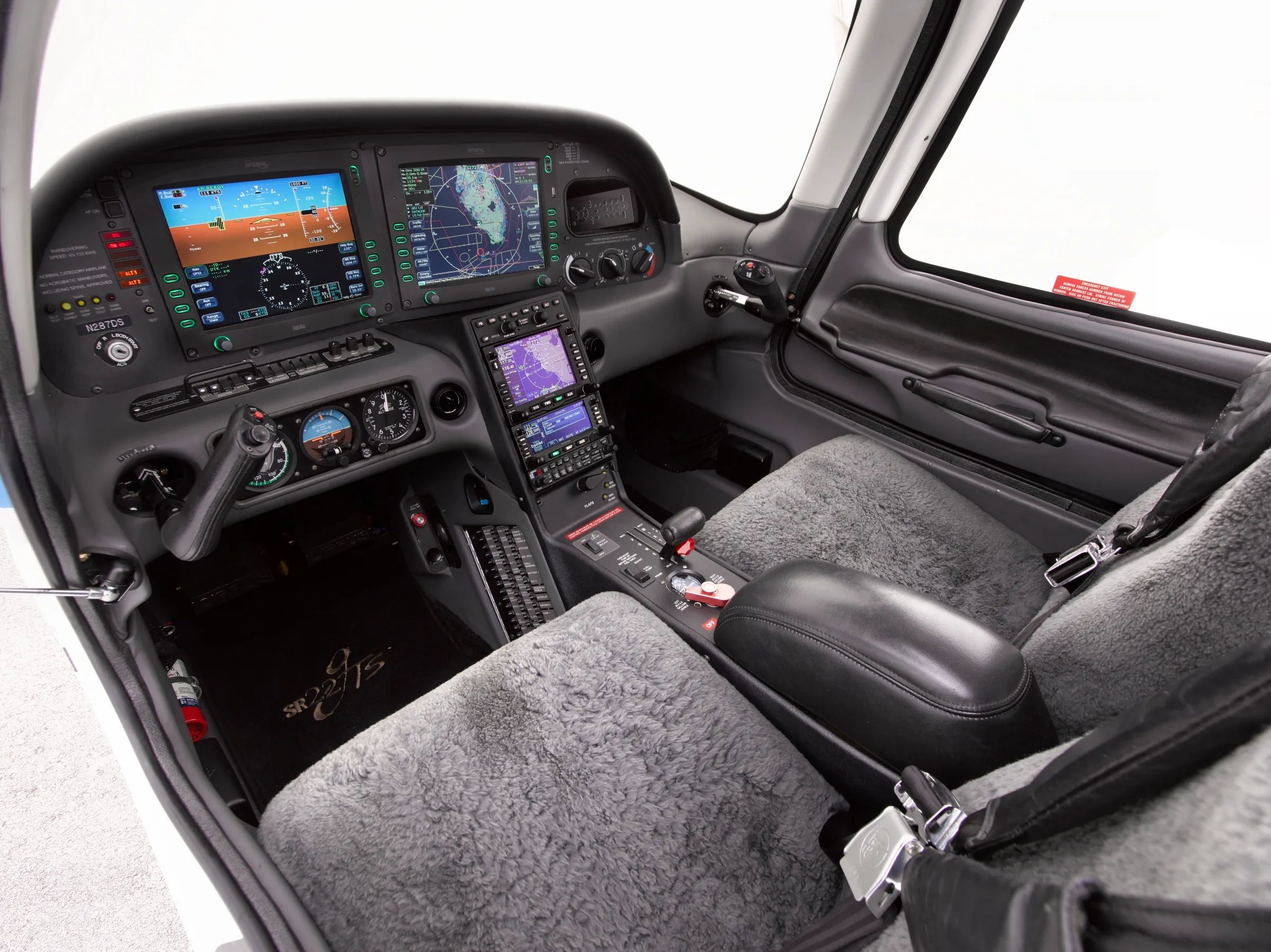 Cockpit and instrument panel of a 2006 Cirrus SR22 GTS.