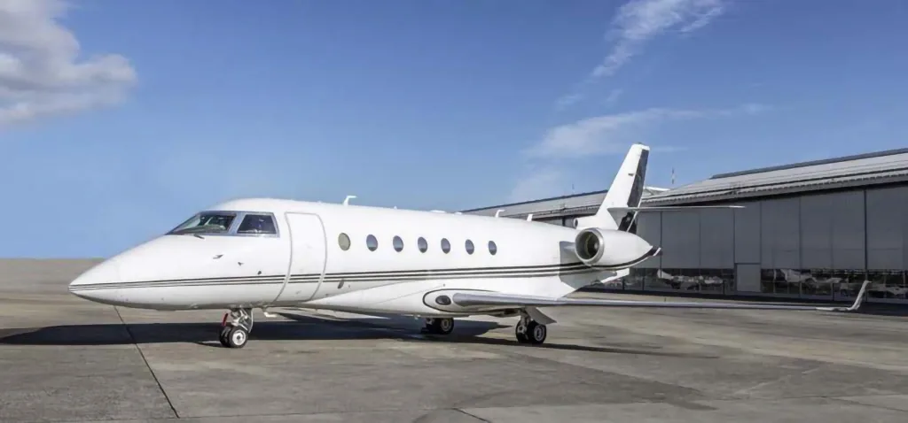 Cockpit and instrument panel of a 2007 Gulfstream G200.