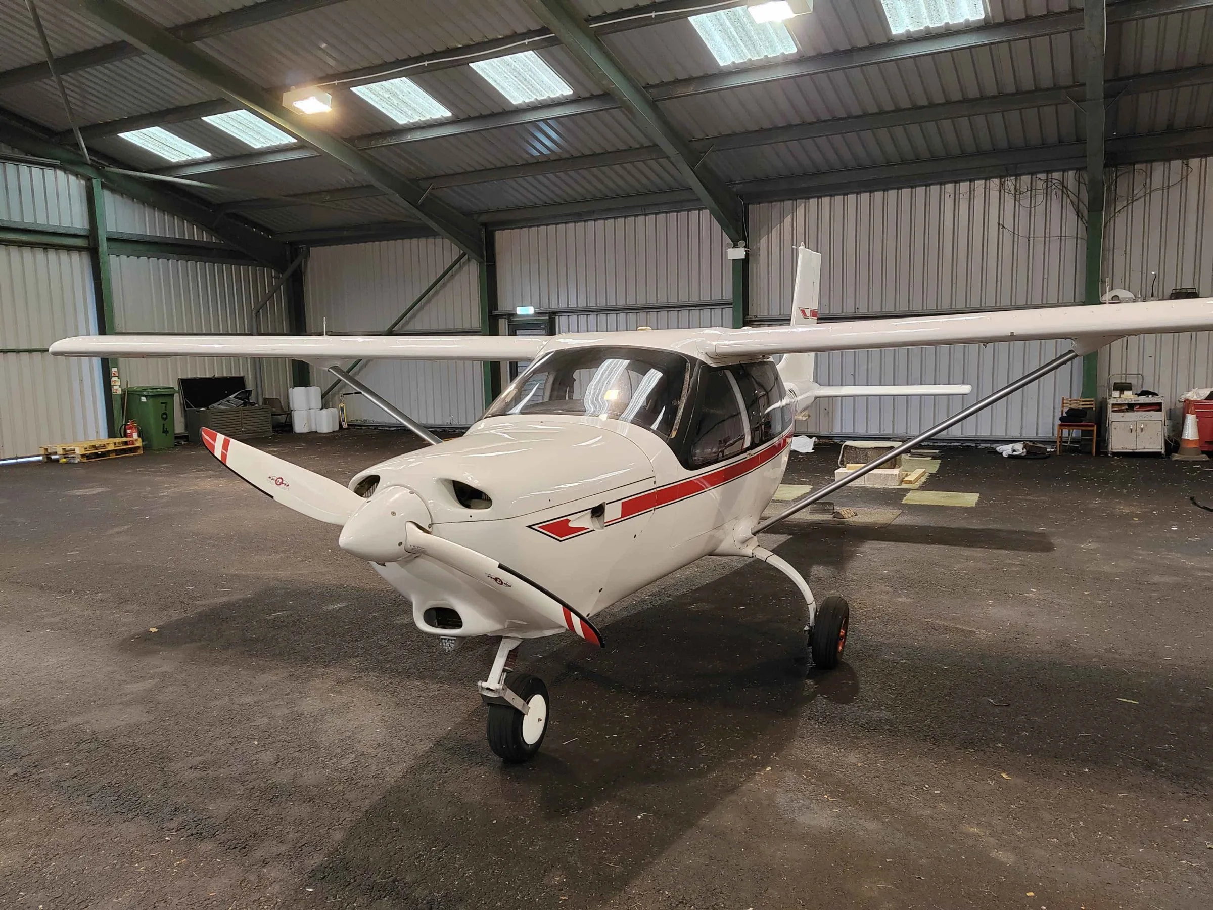 Exterior view of a 2004 Jabiru J400.