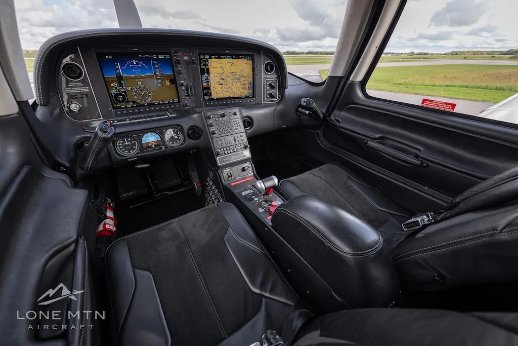 Cockpit and instrument panel of a 2009 Cirrus SR22 G3 Turbo GTS.