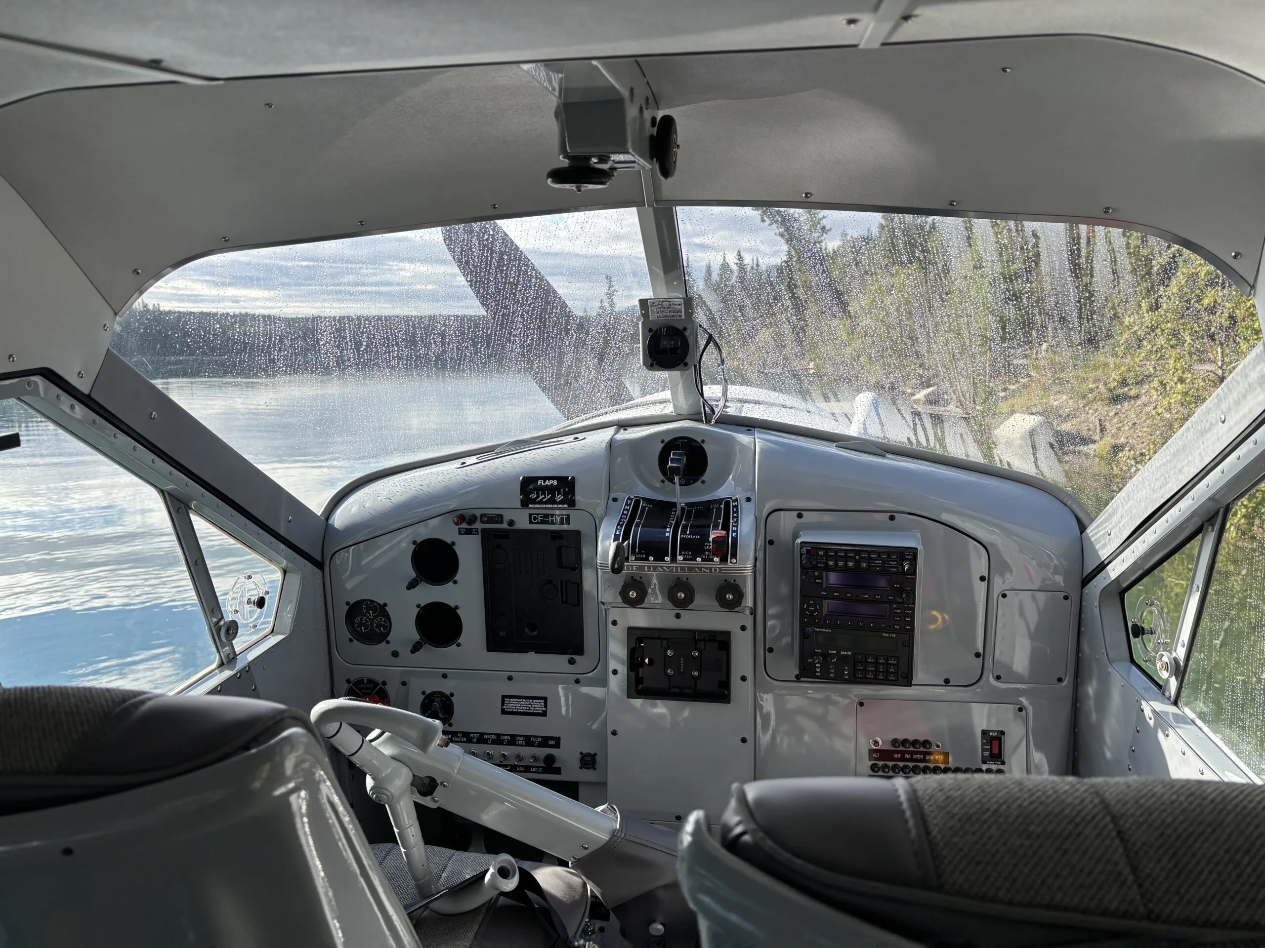 Cockpit and instrument panel of a 1952 de Havilland DHC-2 MK.I.
