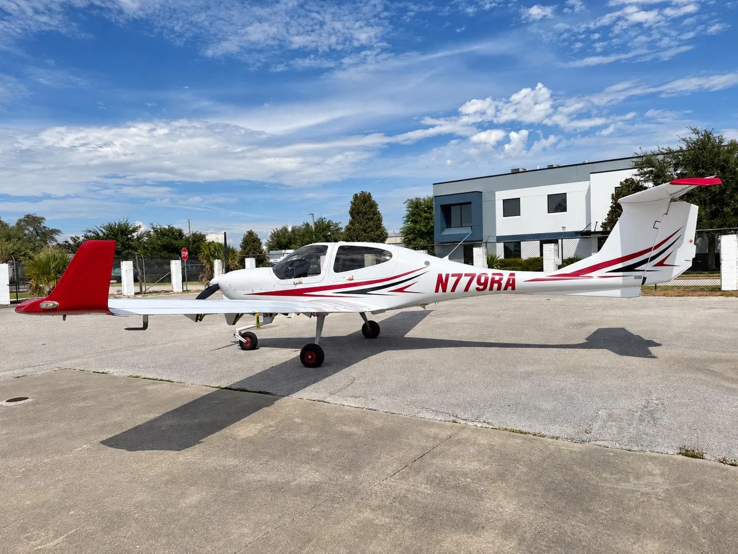 Exterior view of a 2023 DIAMOND DA40 NG, N779RA.