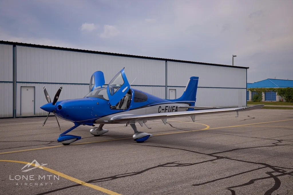 Exterior view of a 2024 Cirrus SR22T G7 GTS, C-FUFA.