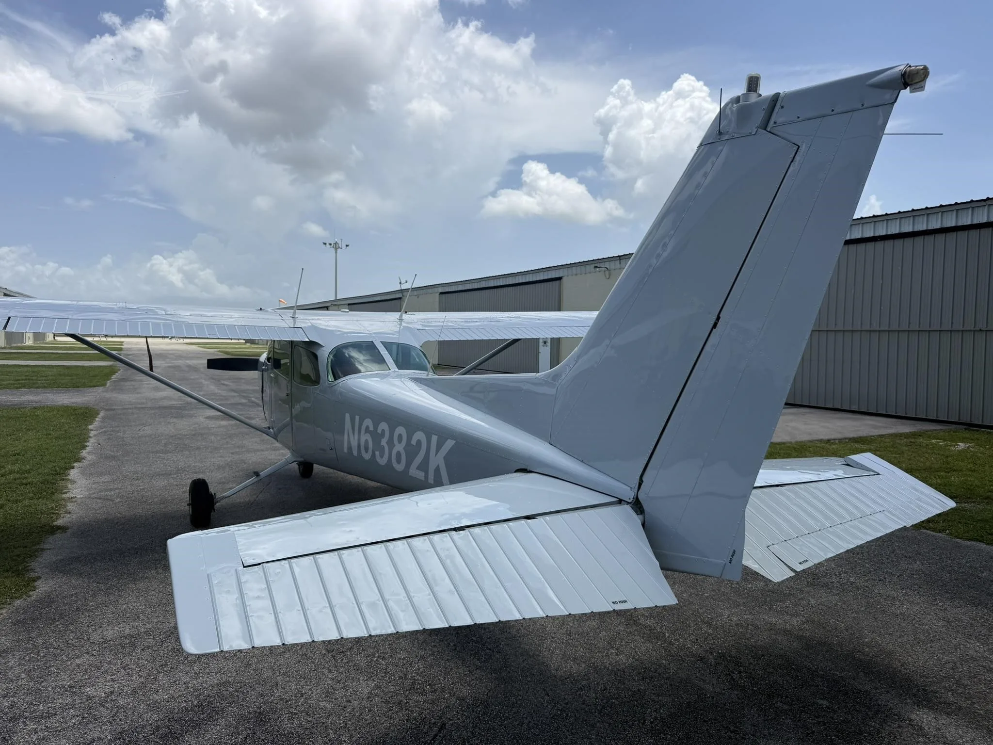 Marketing image of a 1977 CESSNA R172 HAWK XP.