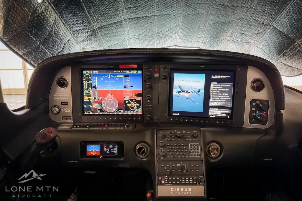 Cockpit and instrument panel of a 2015 Cirrus SR22 G5.