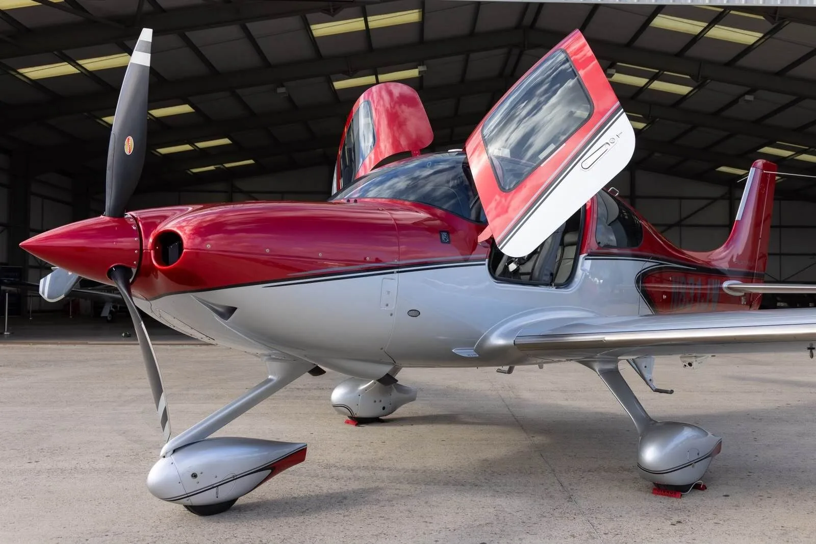 Exterior view of a 2022 Cirrus SR22T G6.